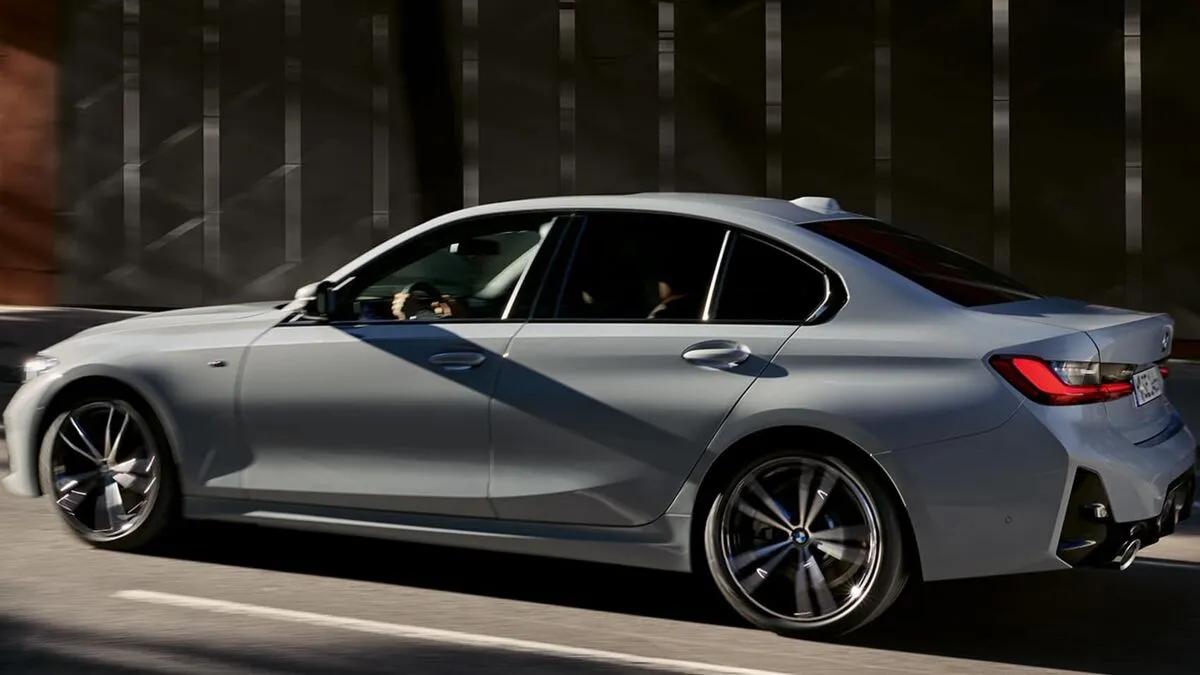 BMW 3 Series thumbnail 2