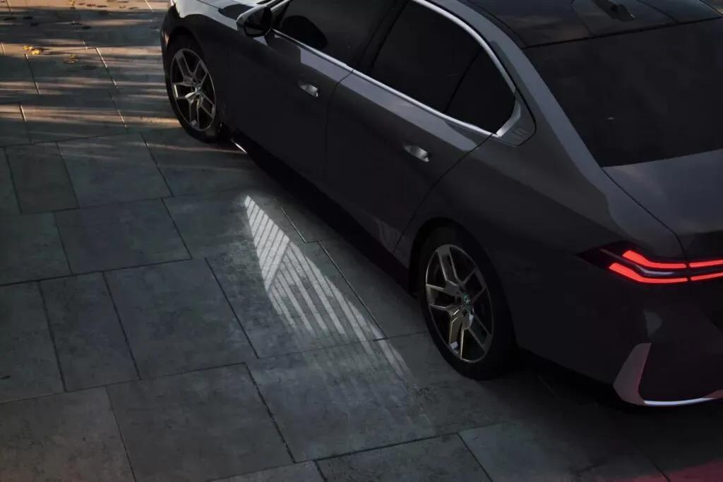 BMW 5 Series thumbnail 3