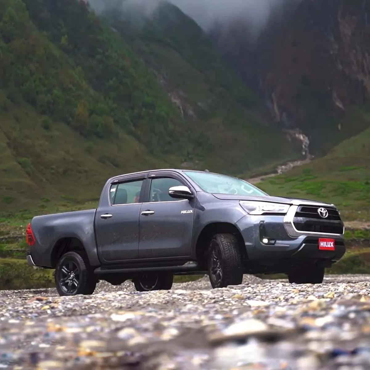 Toyota Hilux thumbnail 2