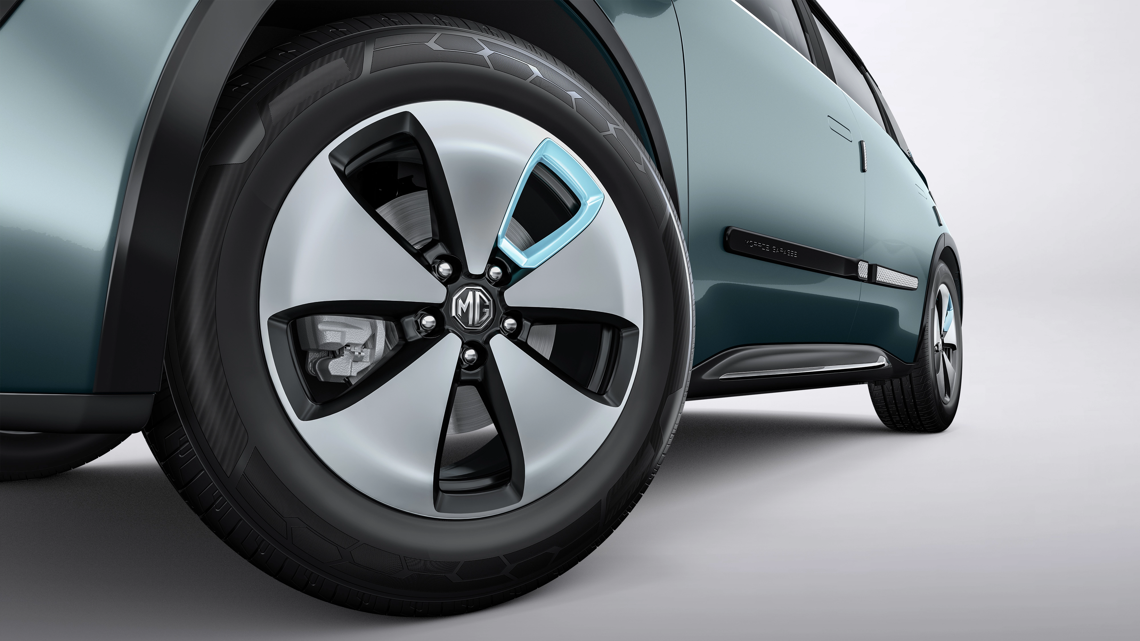 Diamond Cut Alloy Wheels