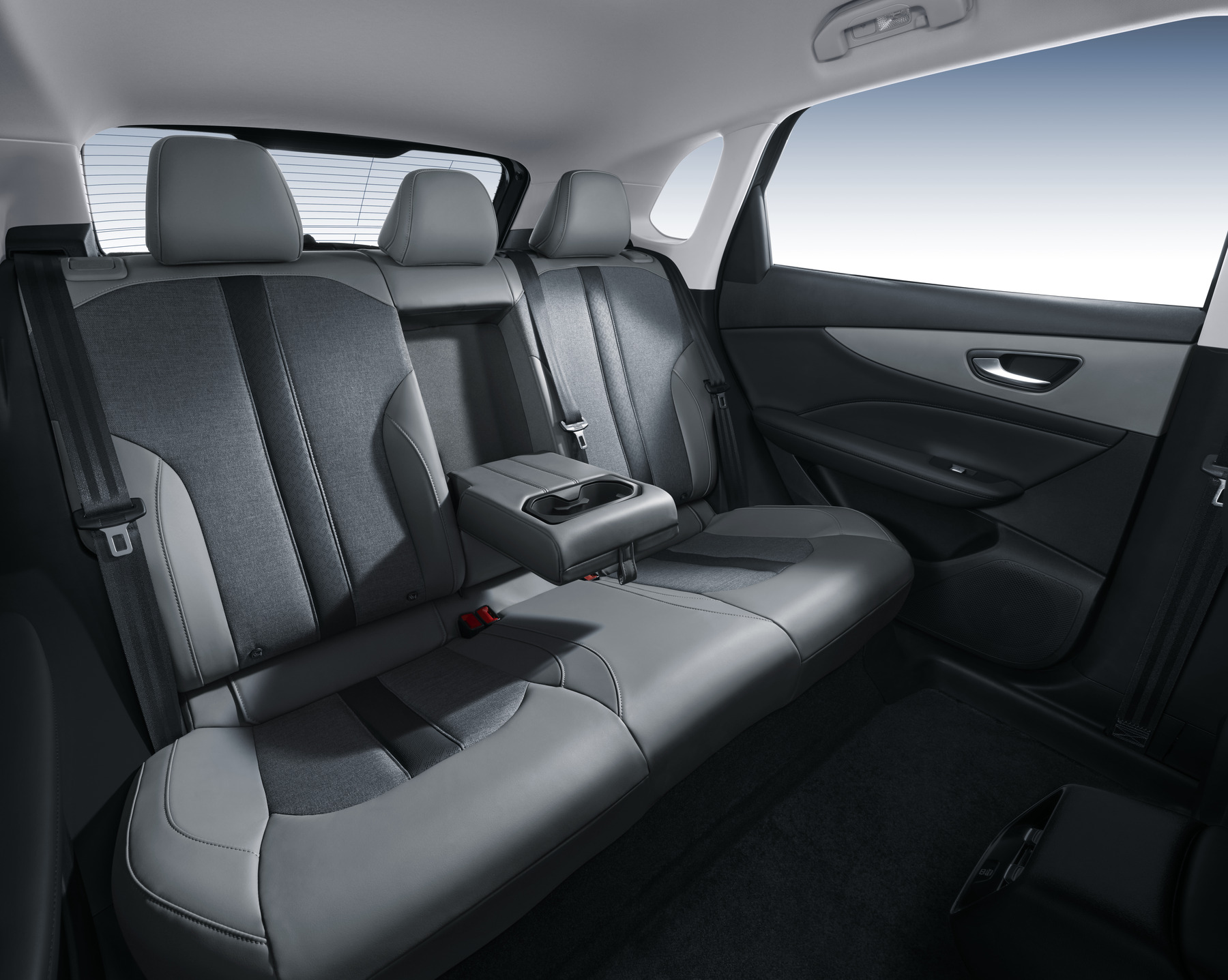 Rear Seat 997mm Headroom